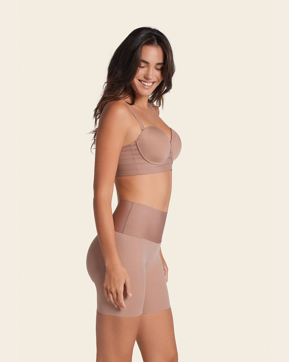 PowerStay Short + SmartShape Capri in Golden Beige